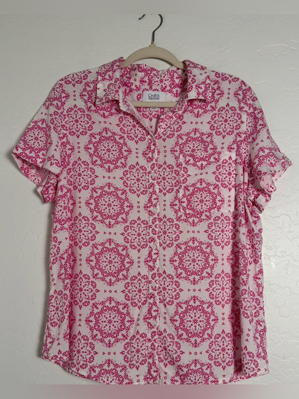 croft & barrow women's Large Top Pink/white Medallion Short-Sleeve